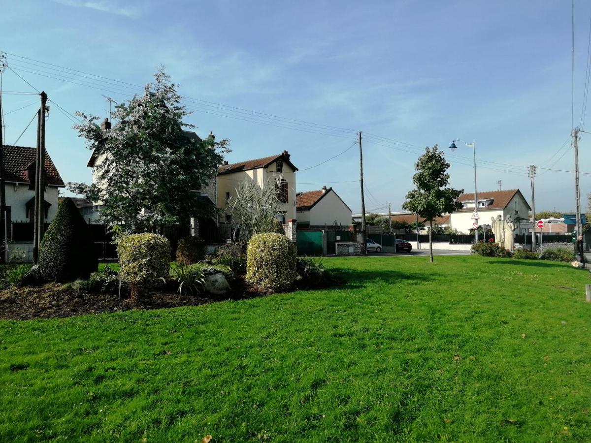 Loue Studio Propre !, Endroit Tres Calme, A 5 Minutes Gare Mantes La Jolie, Luaran gambar