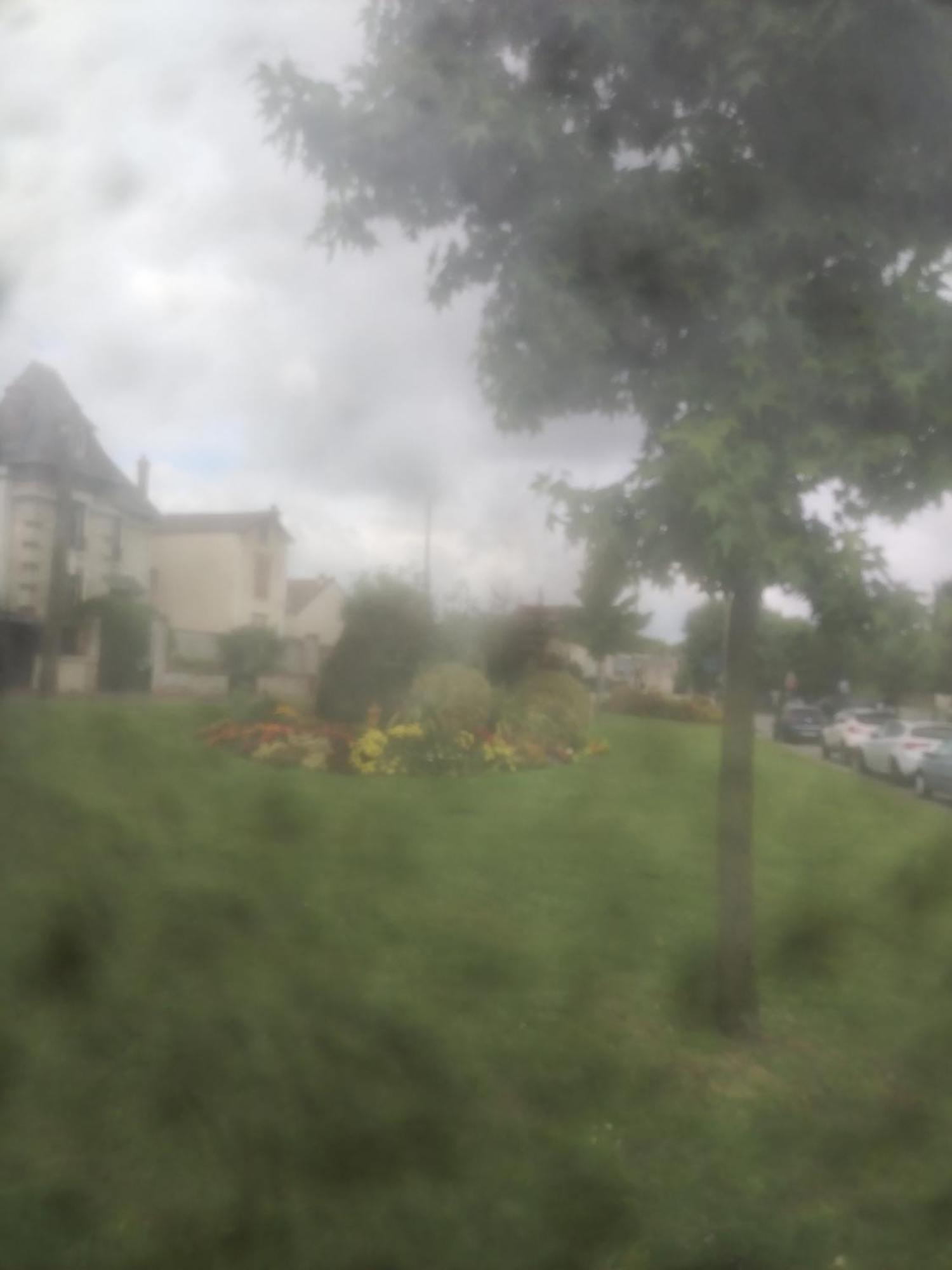 Loue Studio Propre !, Endroit Tres Calme, A 5 Minutes Gare Mantes La Jolie, Luaran gambar